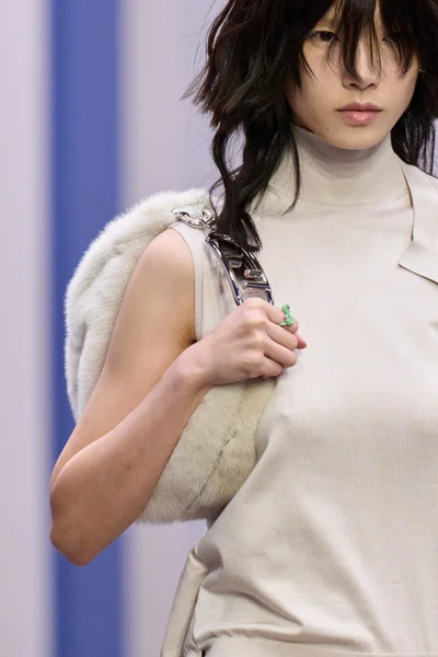 Look 60